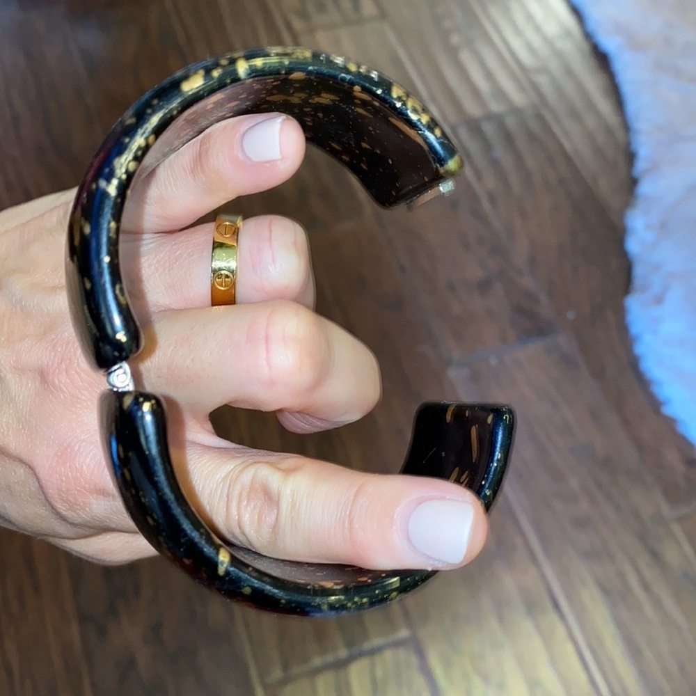 Black & speckled gold hinge cuff 1.5” bracelet jewelry statement accessory piece - Picture 4 of 6